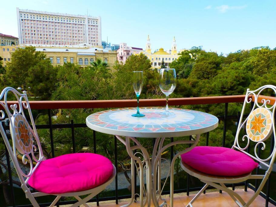 Live-Inn Stunning Apartment On Azneft Sq With President Palace & Old City Views Μπακού Εξωτερικό φωτογραφία