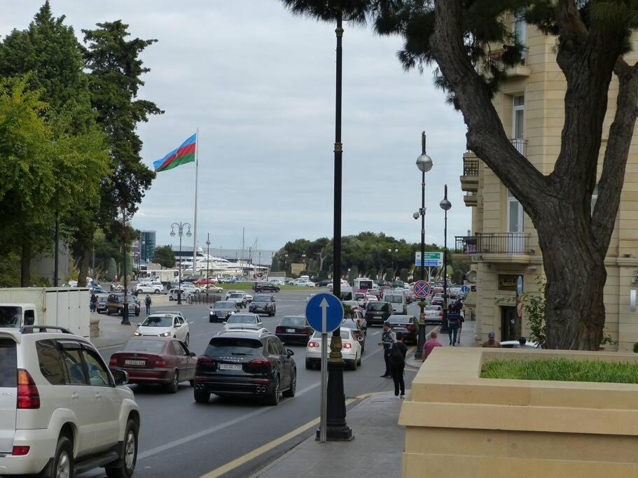 Live-Inn Stunning Apartment On Azneft Sq With President Palace & Old City Views Μπακού Εξωτερικό φωτογραφία