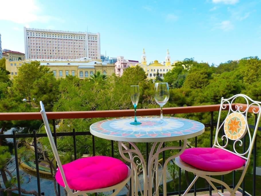 Live-Inn Stunning Apartment On Azneft Sq With President Palace & Old City Views Μπακού Εξωτερικό φωτογραφία