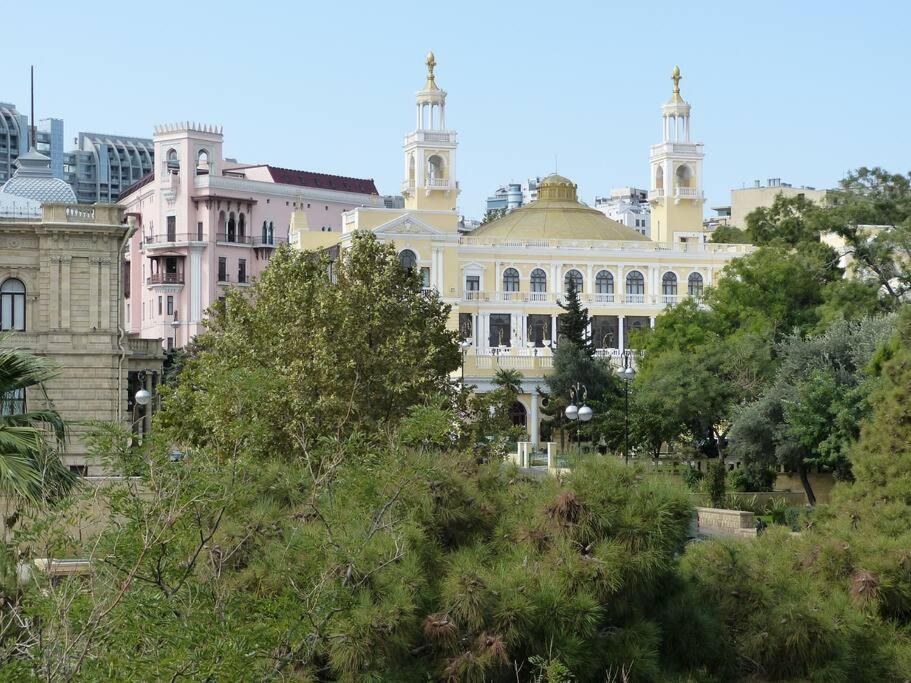 Live-Inn Stunning Apartment On Azneft Sq With President Palace & Old City Views Μπακού Εξωτερικό φωτογραφία