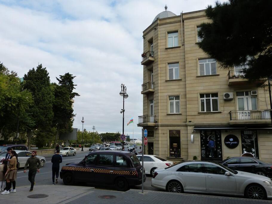 Live-Inn Stunning Apartment On Azneft Sq With President Palace & Old City Views Μπακού Εξωτερικό φωτογραφία