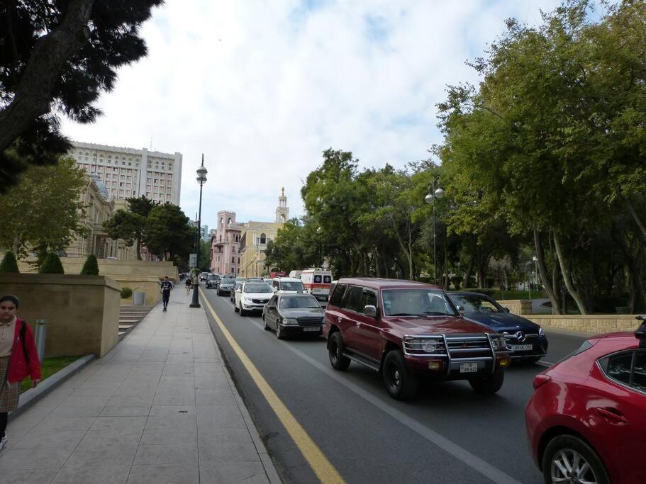 Live-Inn Stunning Apartment On Azneft Sq With President Palace & Old City Views Μπακού Εξωτερικό φωτογραφία