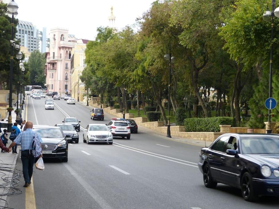 Live-Inn Stunning Apartment On Azneft Sq With President Palace & Old City Views Μπακού Εξωτερικό φωτογραφία
