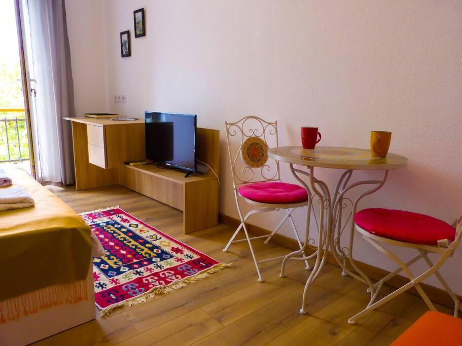 Live-Inn Stunning Apartment On Azneft Sq With President Palace & Old City Views Μπακού Εξωτερικό φωτογραφία